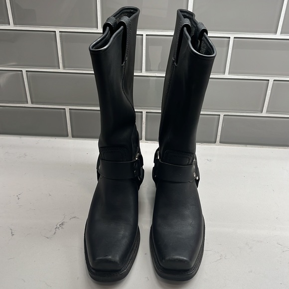 Frye Tall Leather Harness Biker Boots Size: 7 1/2 M 631196 700 77300-1 - Picture 3 of 15